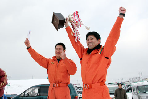 優勝チームの写真