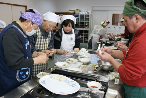 男性の料理教室の写真