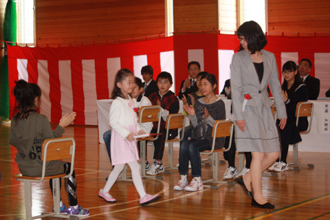 天売小中学校入学式の写真