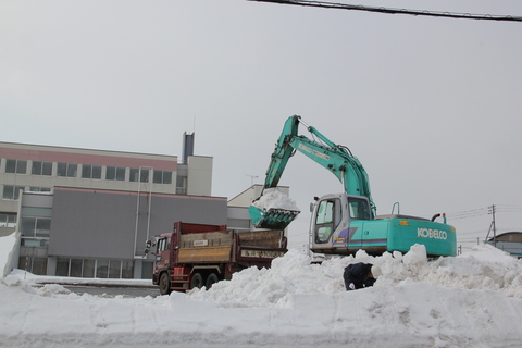 地域貢献活動～役場一般駐車場除排雪